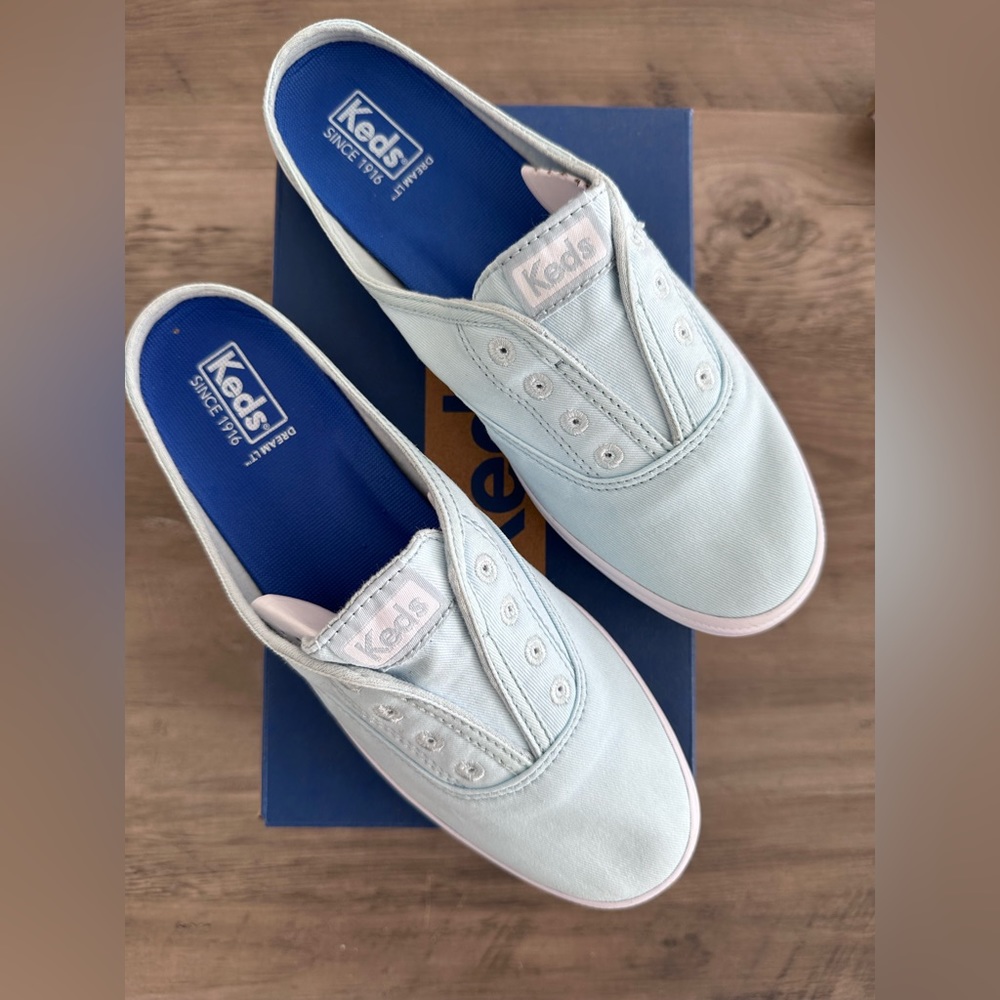 keds moxie mule oc light blue size 7. Tried and worn once. New condition